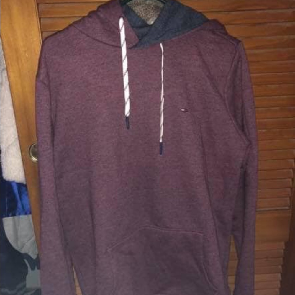 Tommy sweater